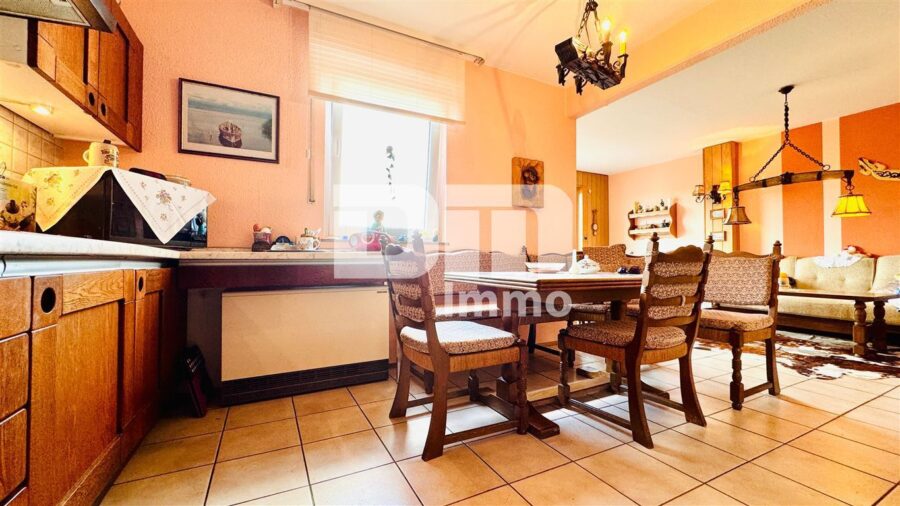 Ein- Zweifamilienhaus mit Innenhof, Balkon, Dachterrasse + Garage und zusätzliche Nutzflächen - WE1 Hochparterre Wohn / Esszimmer / offene Küche